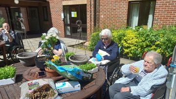 Chandlers Ford Residents get busy sprucing up the garden for the Platinum Jubilee
